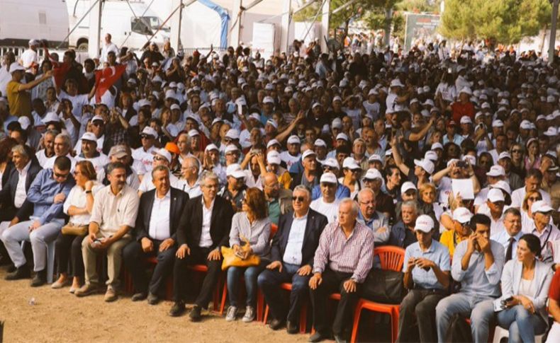 CHP İzmir kurultaya damga vurdu