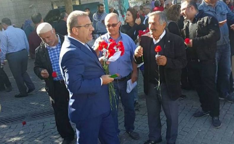 CHP Konak'tan 'Silahşörlere karşı kalemşörler' eylemi