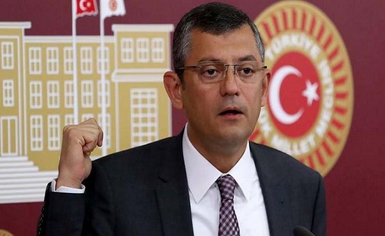 CHP’li Özel, komisyon tutanaklarını dağıttı