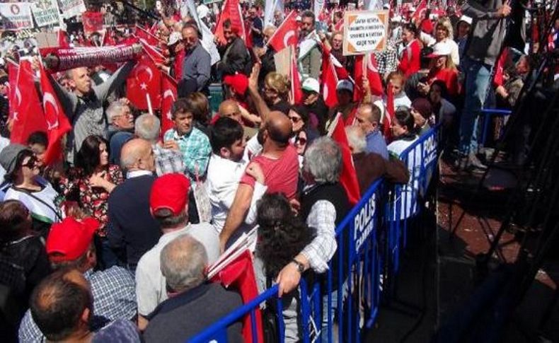 CHP’nin Çorum mitinginde olay! Rabia işareti yapınca…