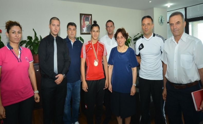 “Çifte madalyalı” Buse Büyükşehir’in gururu oldu