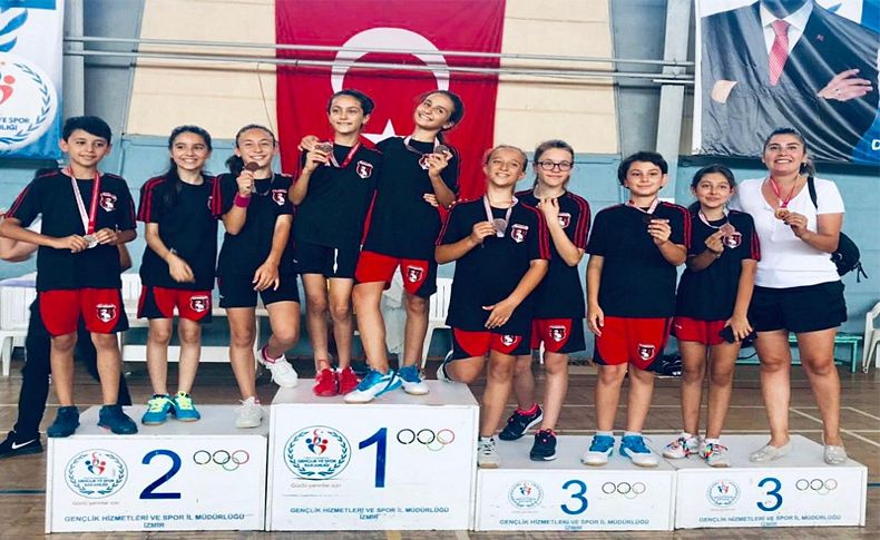 Çiğli, badmintonda madalyaya doydu