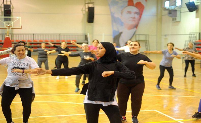 Çiğli Belediyesi’nden kadınlara zumba kursu