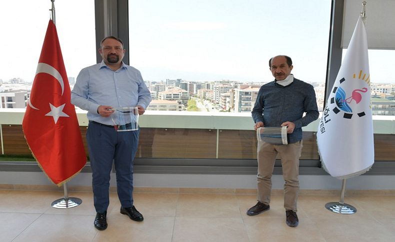 Çiğli Belediyesi virüse karşı 'Temassız Numune Kabini' üretimine başladı!