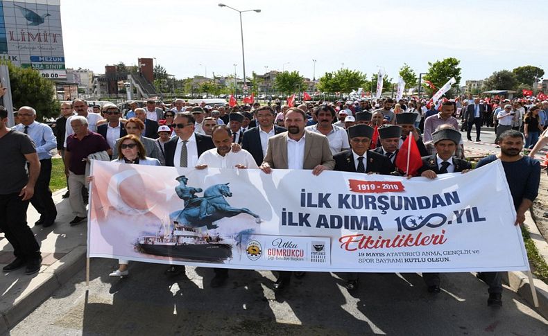 Çiğli'de 100. Yıla coşkulu kortej