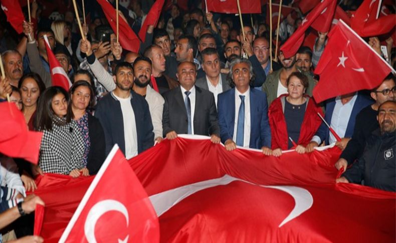 Çiğli’de Cumhuriyet yürüyüşü