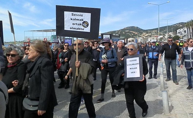 Foça'da çocuk istismarına karşı sessiz yürüyüş