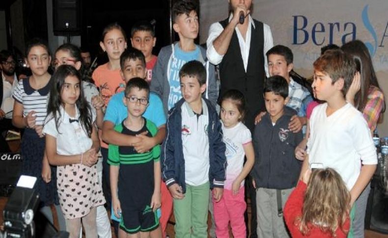 Çocuk Hayranlari Konseri Yarida Kestirdi
