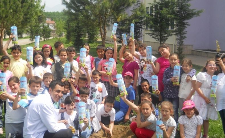 Çocuk ve Kültür Dergisi Gonca'dan herkese çam fidanı