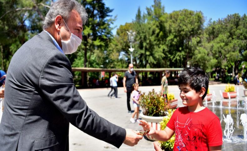 Çocuklar başkan amca ile parkta!