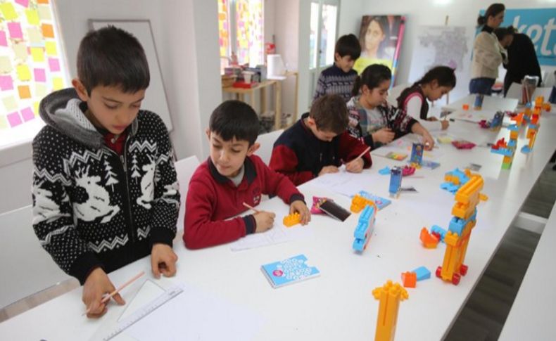 Çocuklar hayallerindeki oyuncakları çizdiler
