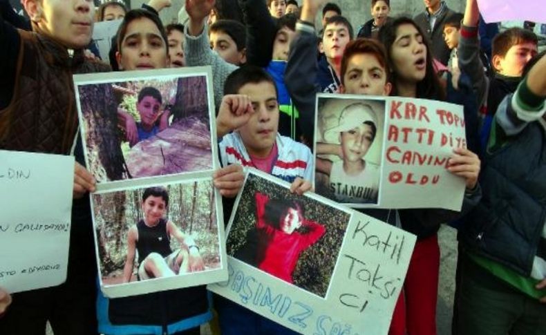 Çocuklar, Kartopu Yüzünden Ölen Arkadaşlari Için Eylem Yapti