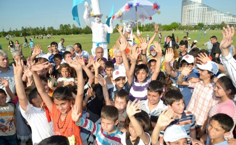 Çocuklar uçurtma şenliğinde eğlendi