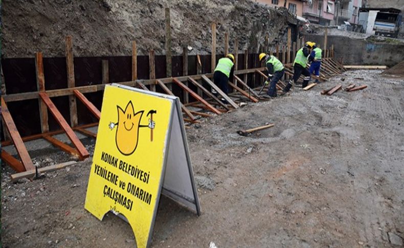 Konak'ta çöken yolun onarımı başladı