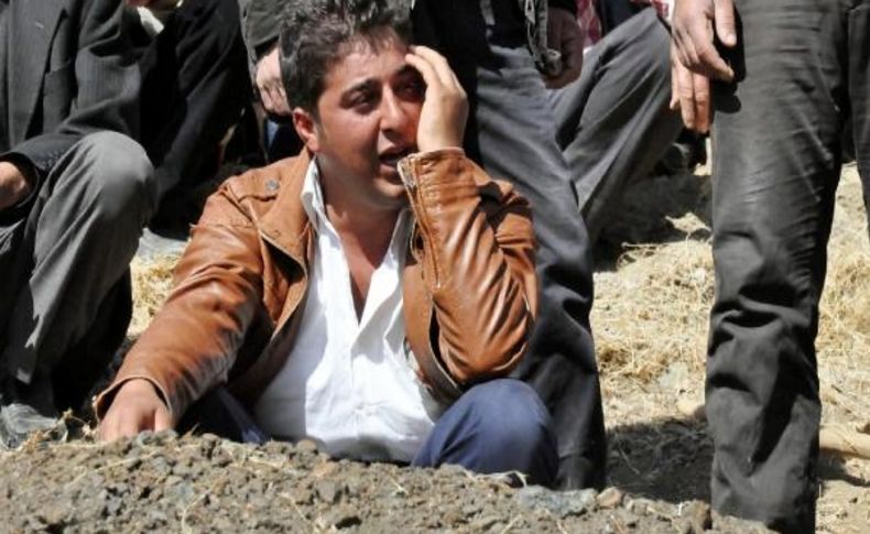 Çöken Duvar Altinda Can Veren Kuzenler Toprağa Verildi
