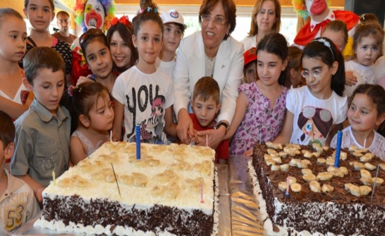Çölyaklı çocuklara pasta sürprizi
