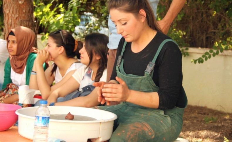 ÇÜ'de seramik şekillendirme teknikleri gösterisi