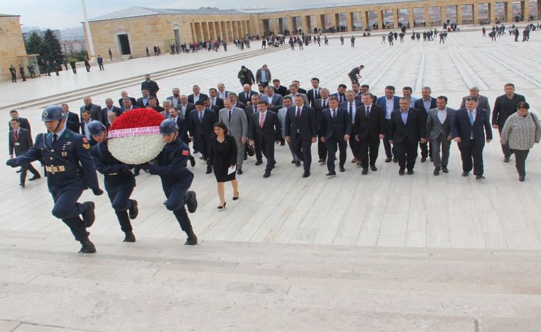 Cumhur İttifakı'nın İzmir ilçe belediye başkanları Anıtkabir'de