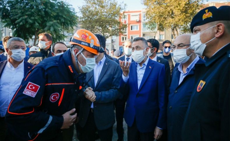 Cumhurbaşkanı Yardımcısı Oktay, İzmir'deki deprem bölgesinde incelemelerde bulundu