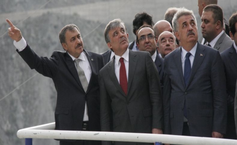 Cumhurbaşkanı Gül, Deriner Barajı’nda incelemelerde bulundu