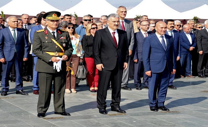 Cumhuriyet Bayramı geçit töreni ile başladı