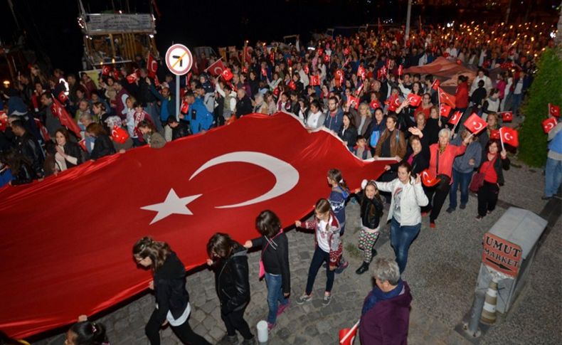 Cumhuriyet sevgisi Foça'yı sardı