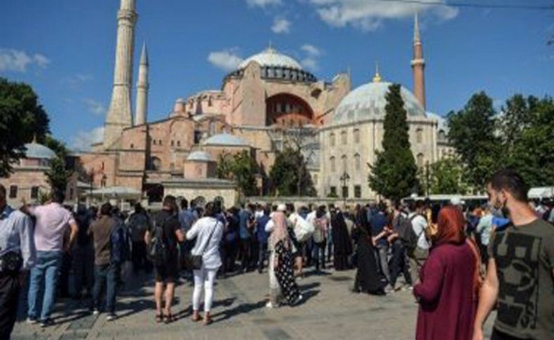Danıştay’ın kararı sonrası Ayasofya önünde toplanmalar başladı!