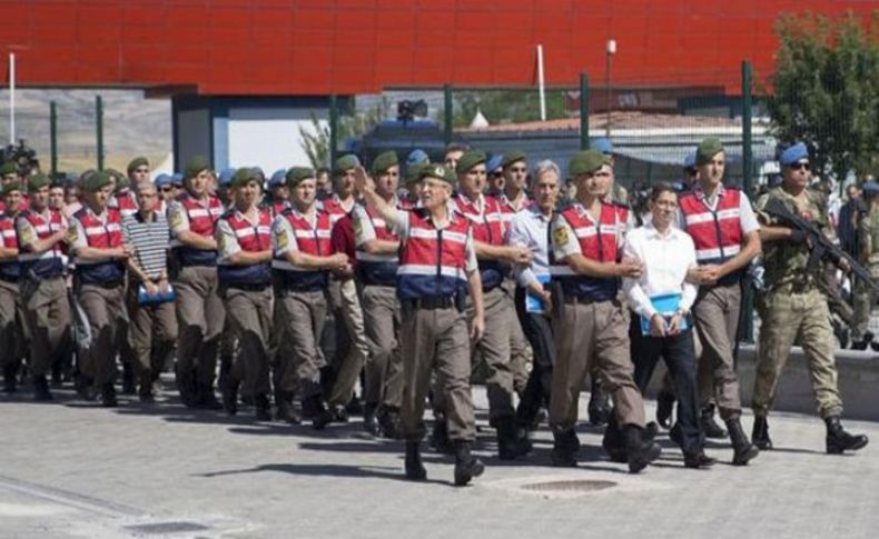 Darbe duruşmasında gergin anlar... Salon boşaltıldı