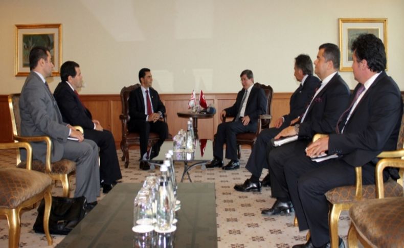 Davutoğlu, KKTC Dışişleri Bakanı'yla bir araya geldi