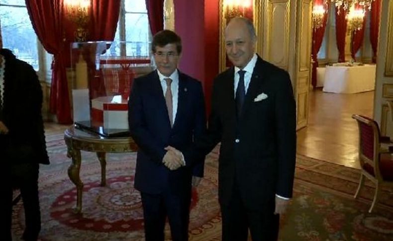 Davutoğlu Paris'te Fransiz Mevkidaşi Ile Görüştü