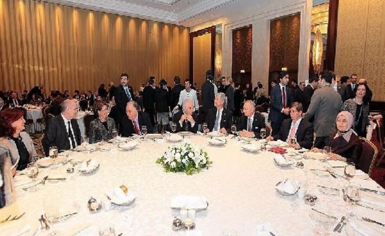 Davutoğlu: Şerefsizler Ne Yaparlarsa Yapsinlar Bu Milletin Şerefini Ayakta Tutacağiz