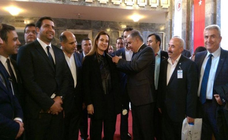 Bülent Delican'a rozet tepkisi!