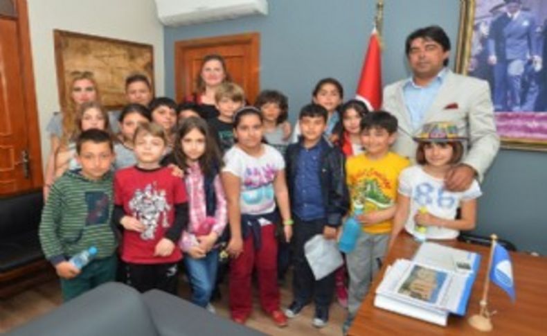Öğrencilerden Başkan Demirağ'a yakın ilgi