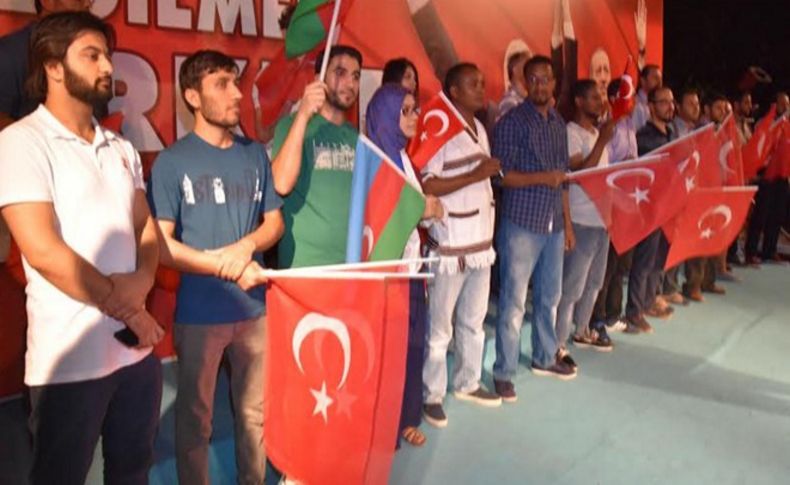 Demokrasi nöbetine yabancı öğrencilerden destek