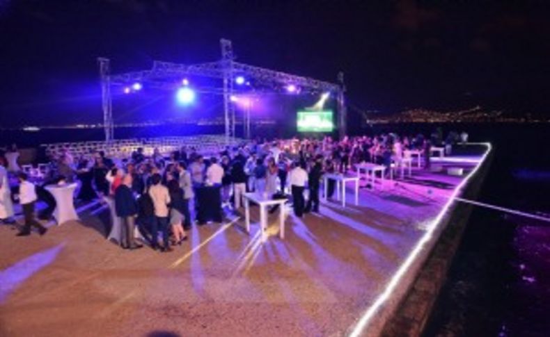 Denizde defile