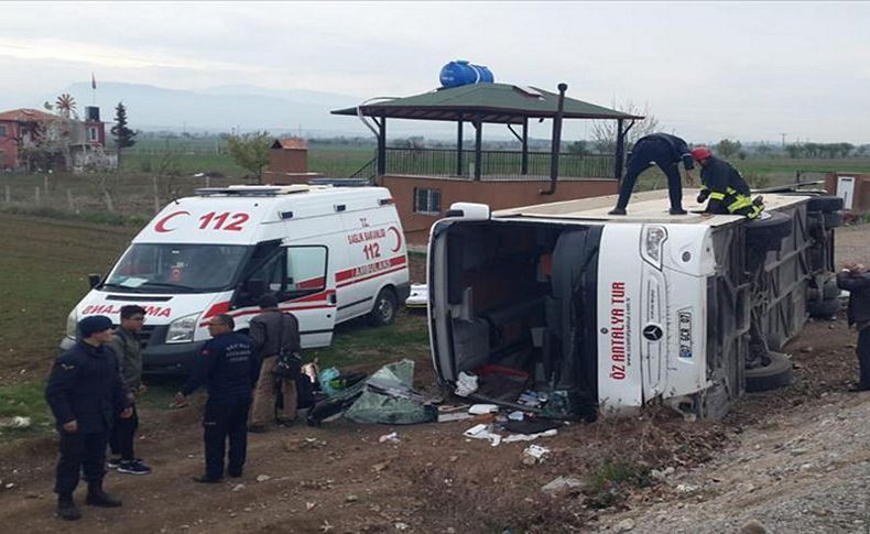 Denizli’de tur otobüsü devrildi!