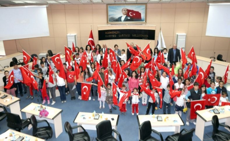 Denizli Belediye Meclisi’nde 23 Nisan coşkusu