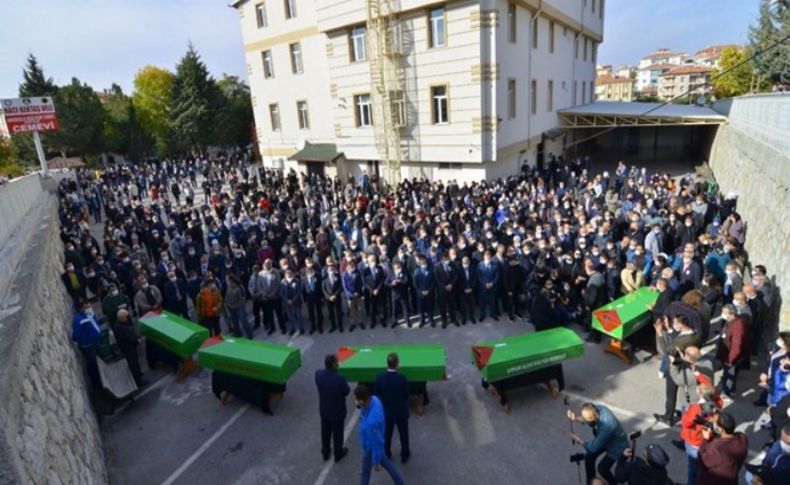 Deprem kurbanı babaanne ve 4 torununa veda