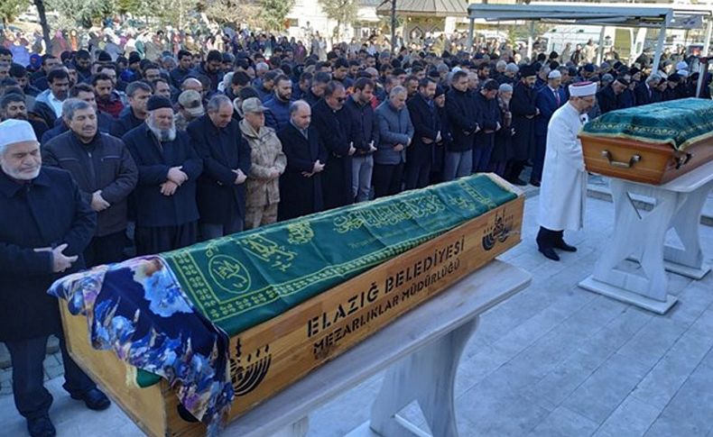 Depremde ölen anne ve oğlu toprağa verildi