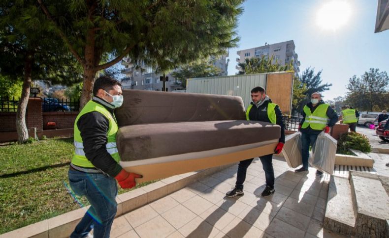 Depremzedelere beyaz eşya desteği sürüyor