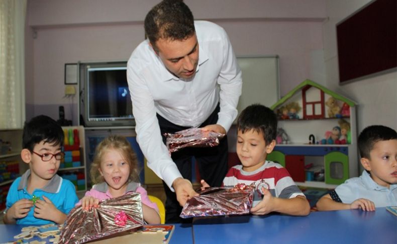 Derste oyuncak sürprizi