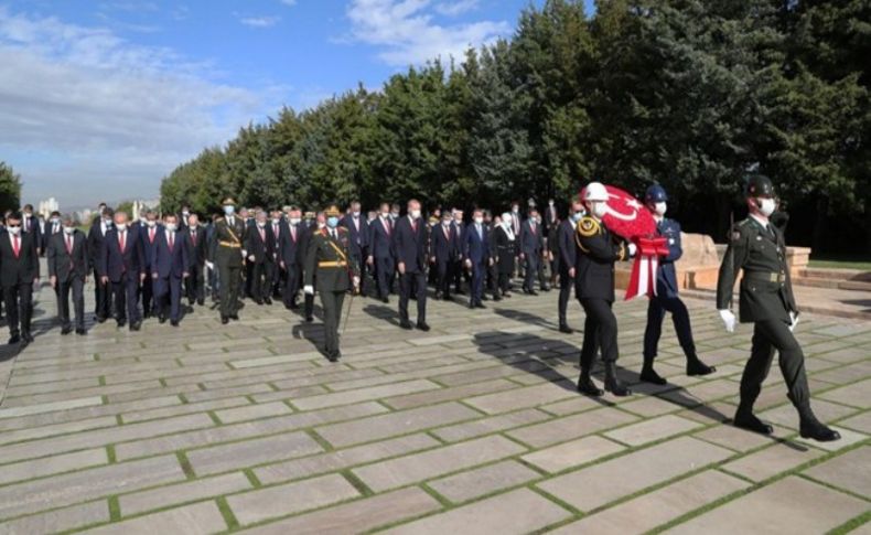 Devletin zirvesi Anıtkabir'de