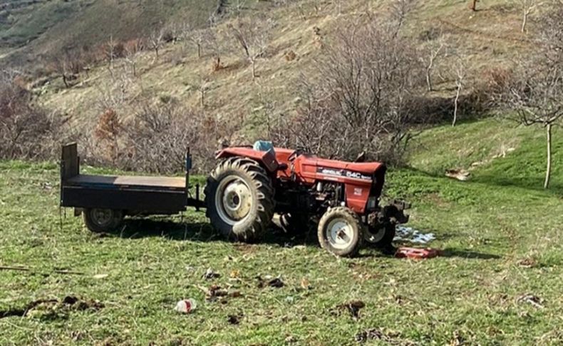 Devrilen traktörün altında kalarak can verdi