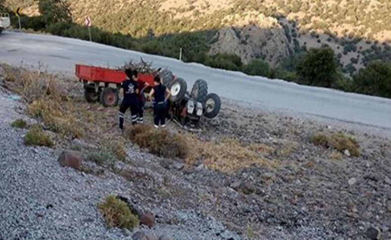 Devrilen traktörün altında kalan liseli öldü