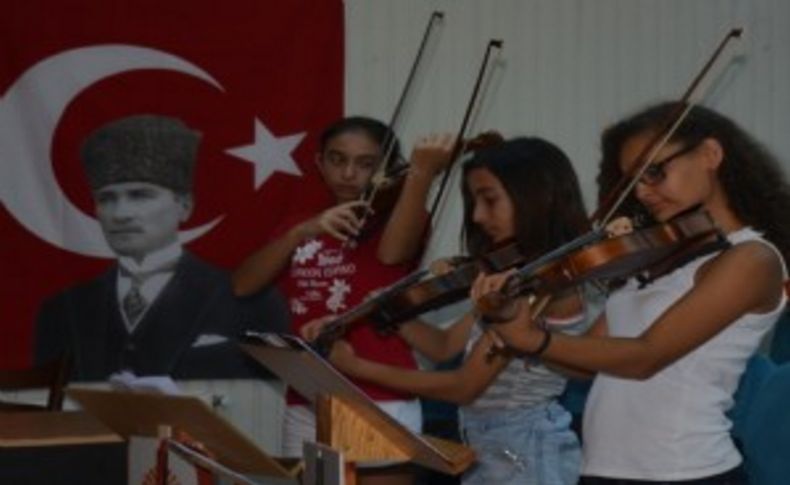 Dikili'nin keman kurslarına büyük ilgi