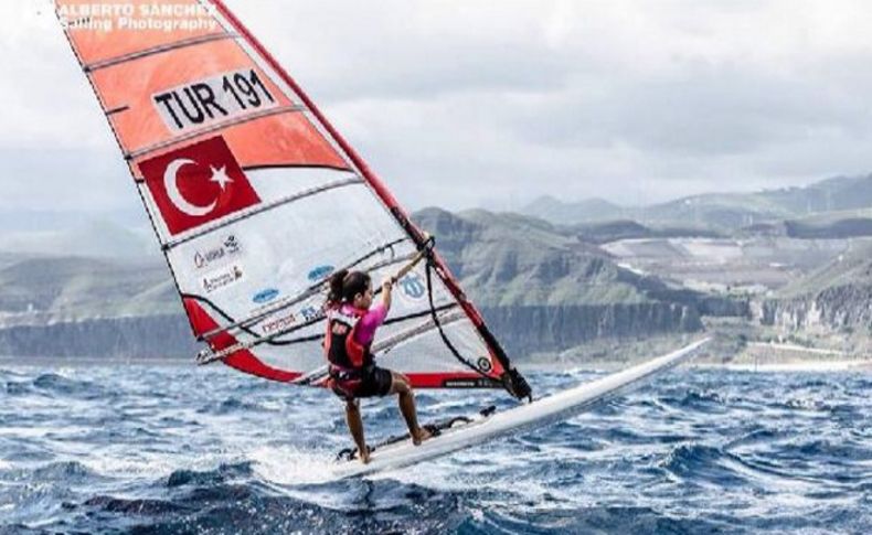 İzmirli Dilara'ya sörfte olimpiyat hakkı