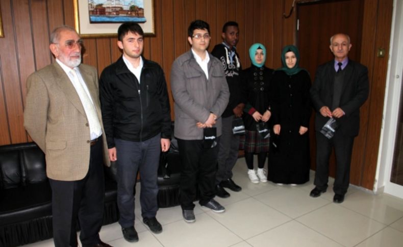 Din Görevlileri Derneği başarılı öğrencileri ödüllendirdi