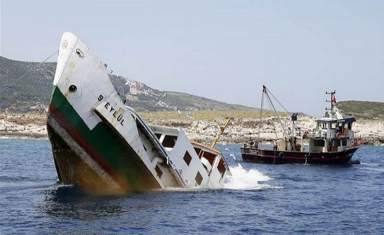 İzmir tarihine tanıklık eden yolcu vapuru, törenle batırıldı