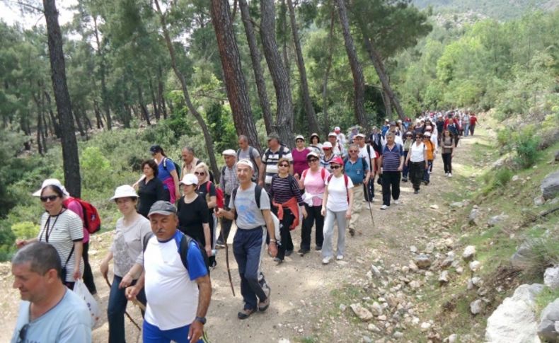 Doğaseverler 9 kilometre yürüdü