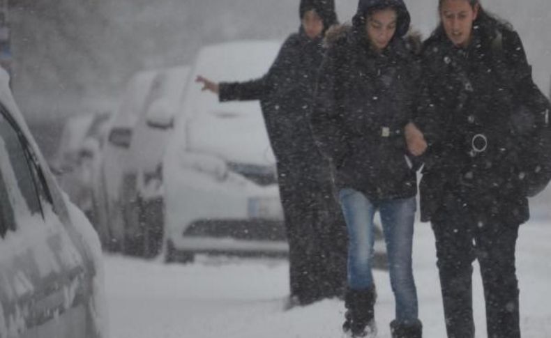 Doğu Kar Altinda: 920 Köy Yolu Kapali